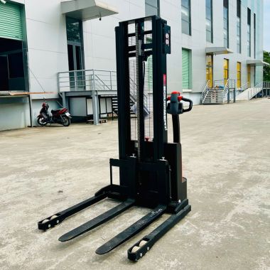 Xe nâng điện Stacker 1,5 tấn Model ESD152