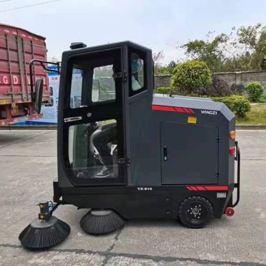 Xe quét rác ngồi lái cabin YANGZI model S10