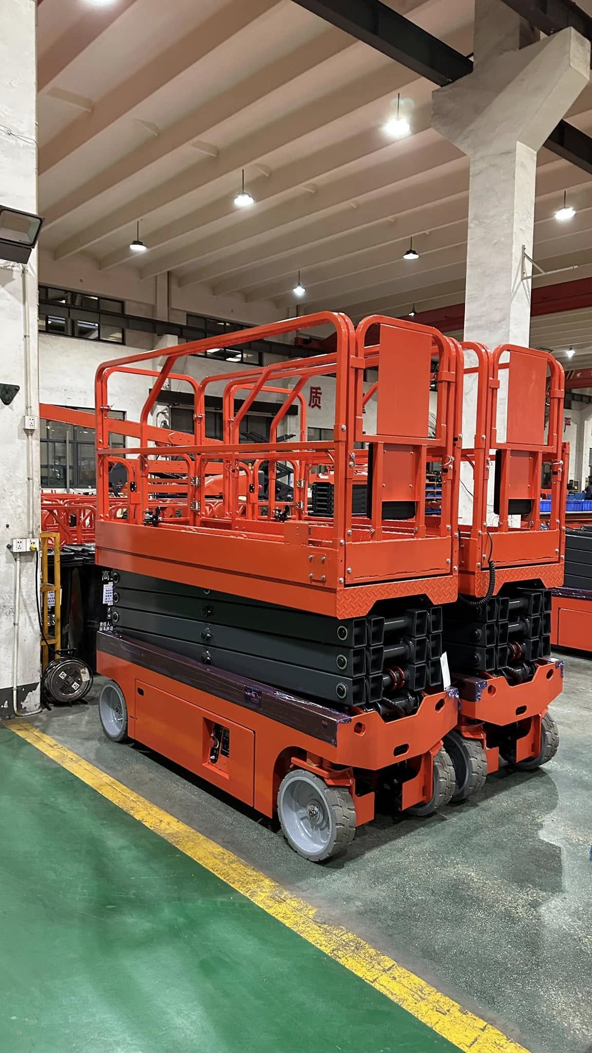 Xe Nâng Người cắt kéo Jialift, chiều cao nâng 8m làm việc 10m JS0812 