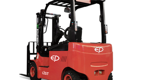 Nên lựa chọn xe nâng điện ngồi lái 3 bánh hay 4 bánh?