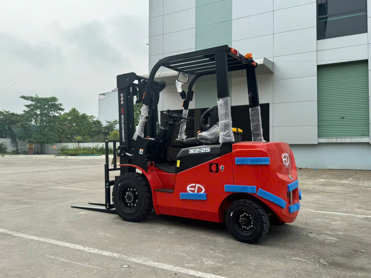 Xe nâng điện EP 2.5 tấn model EFX2-251 cao cấp - Pin Lithium ion